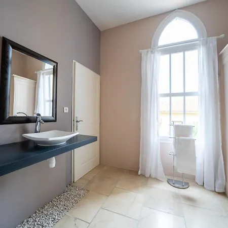 66c3 Historic Chateau Picasso Private For 4 Daire *