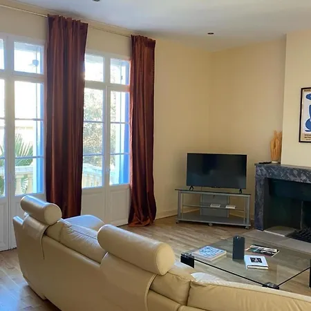 66c3 Historic Chateau Picasso Private For 4 Daire *