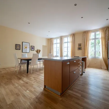 66c3 Historic Chateau Picasso Private For 4 Daire