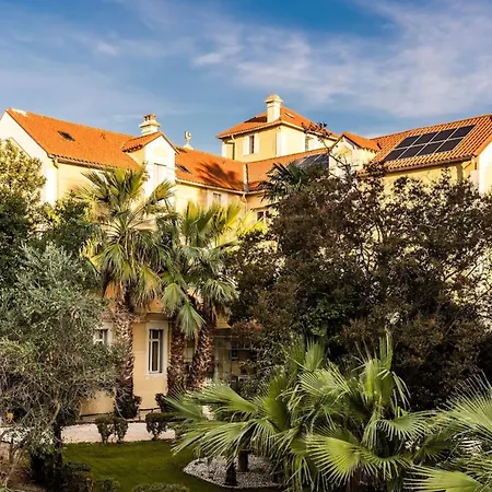 66c3 Historic Chateau Picasso Private For 4 Daire *